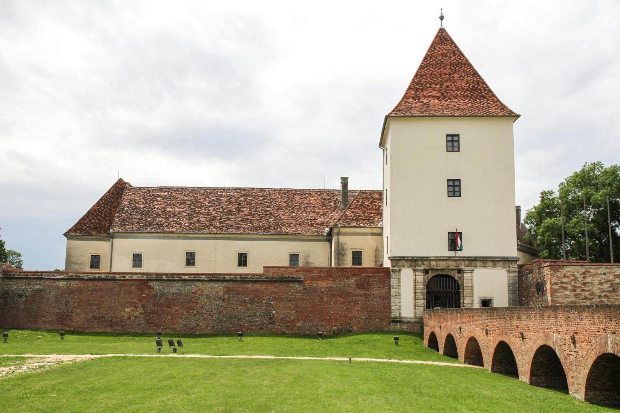 Berill Suites Sárvár 外观 照片